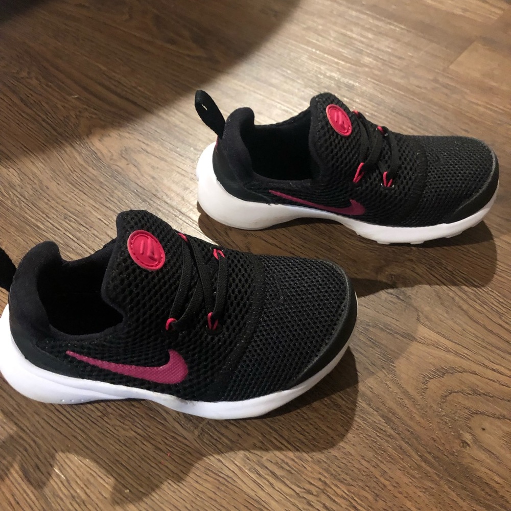 Girls Nike tennis shoes